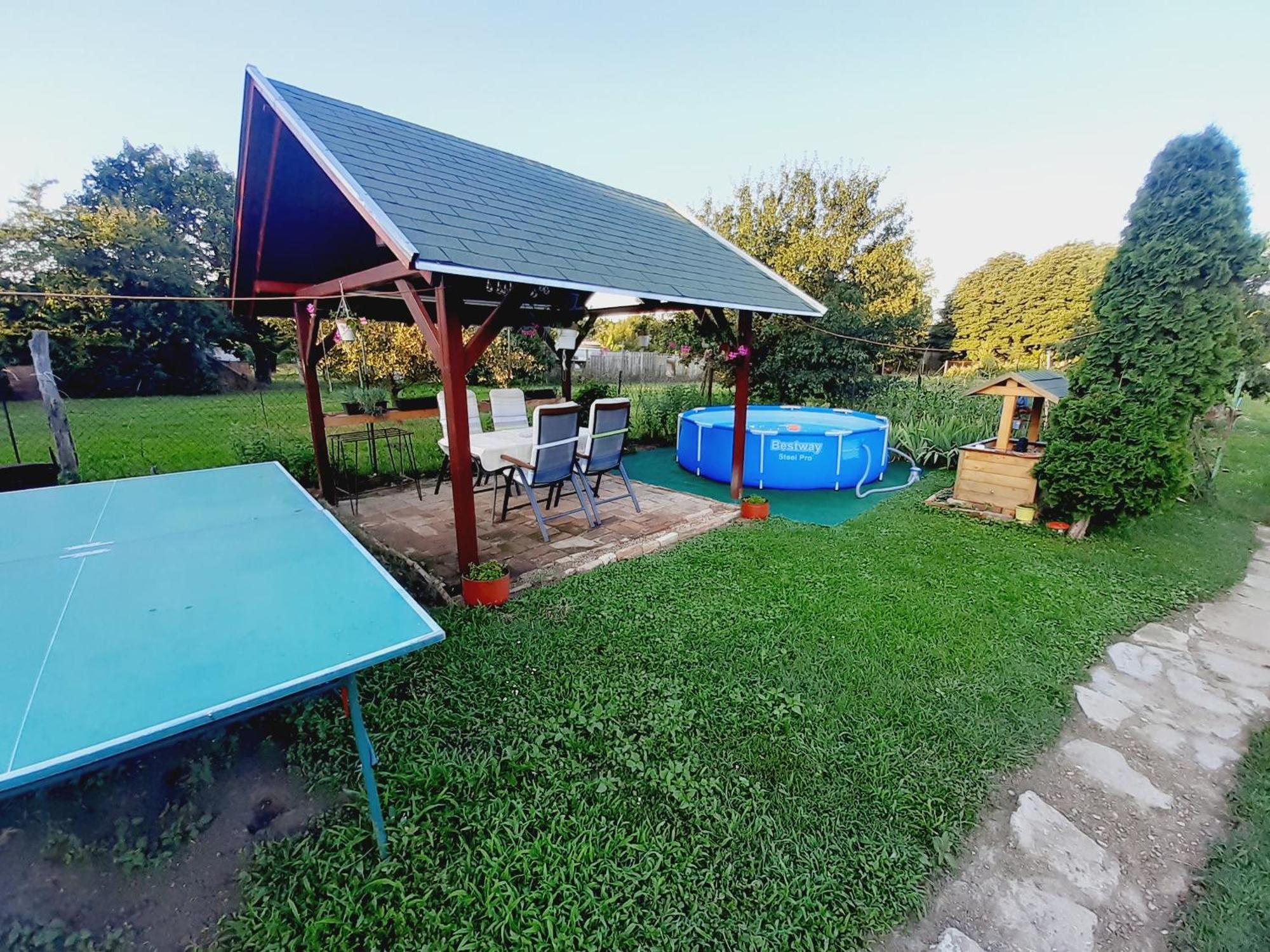 Livi Apartman Merevfalu Kerti Medencevel Fonyód Exterior foto