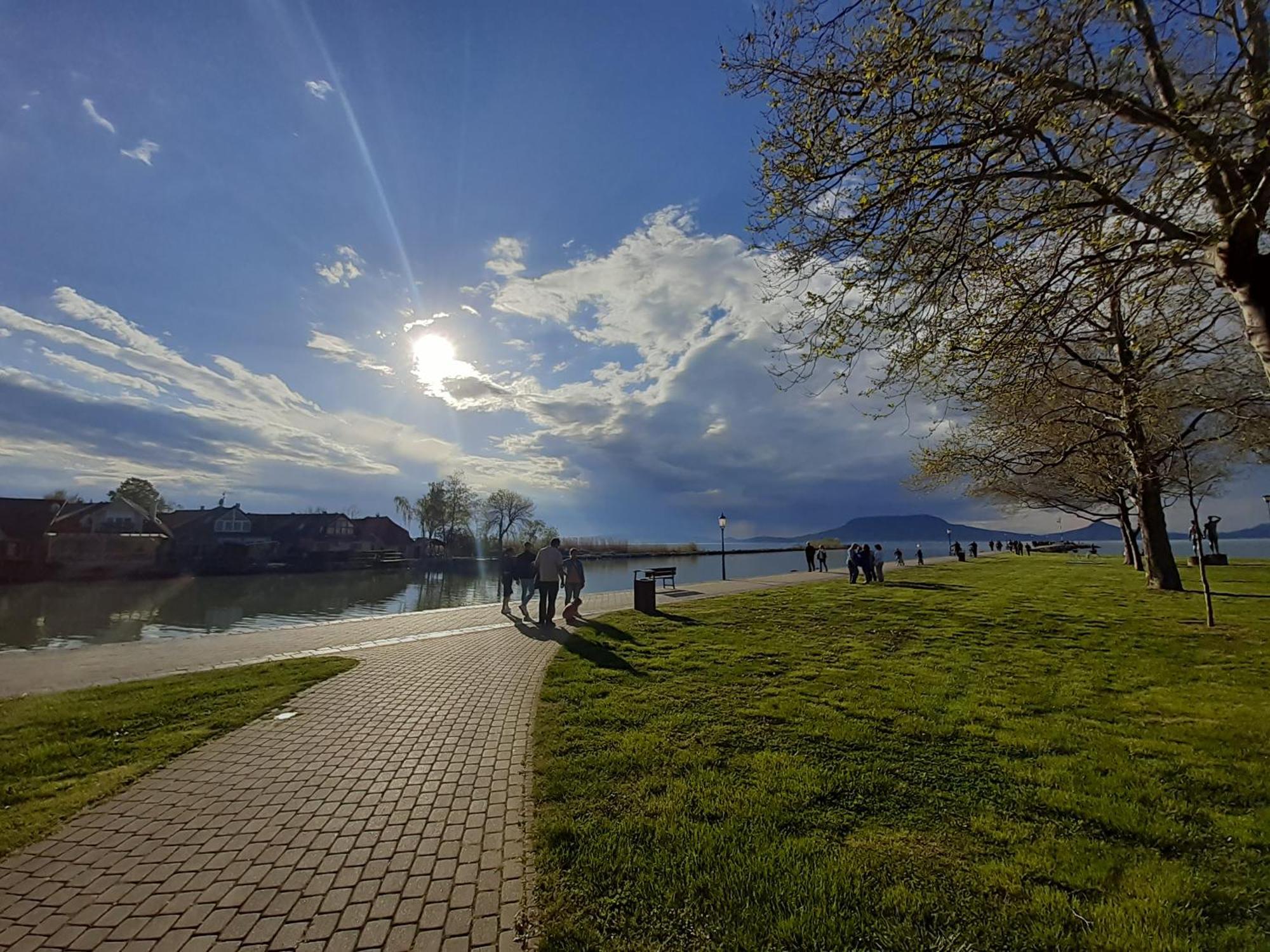 Livi Apartman Merevfalu Kerti Medencevel Fonyód Exterior foto